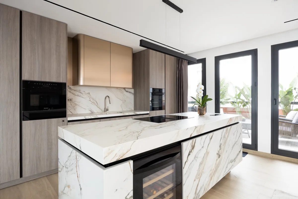 b76ee947-7be7-49f8-83a2-17e5110595a9