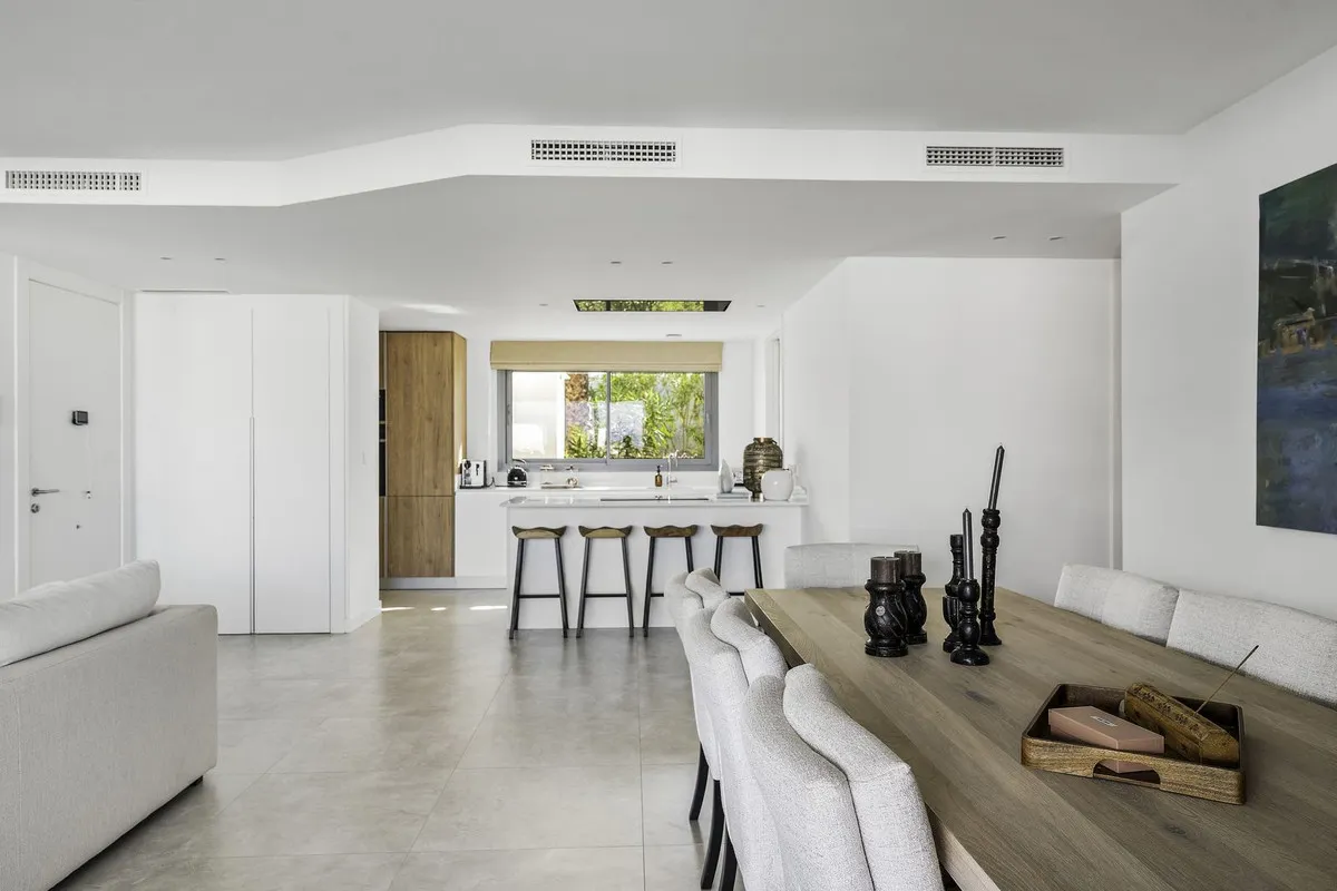 0ebb5bb7-f059-4062-bf82-31e5d55d86c4