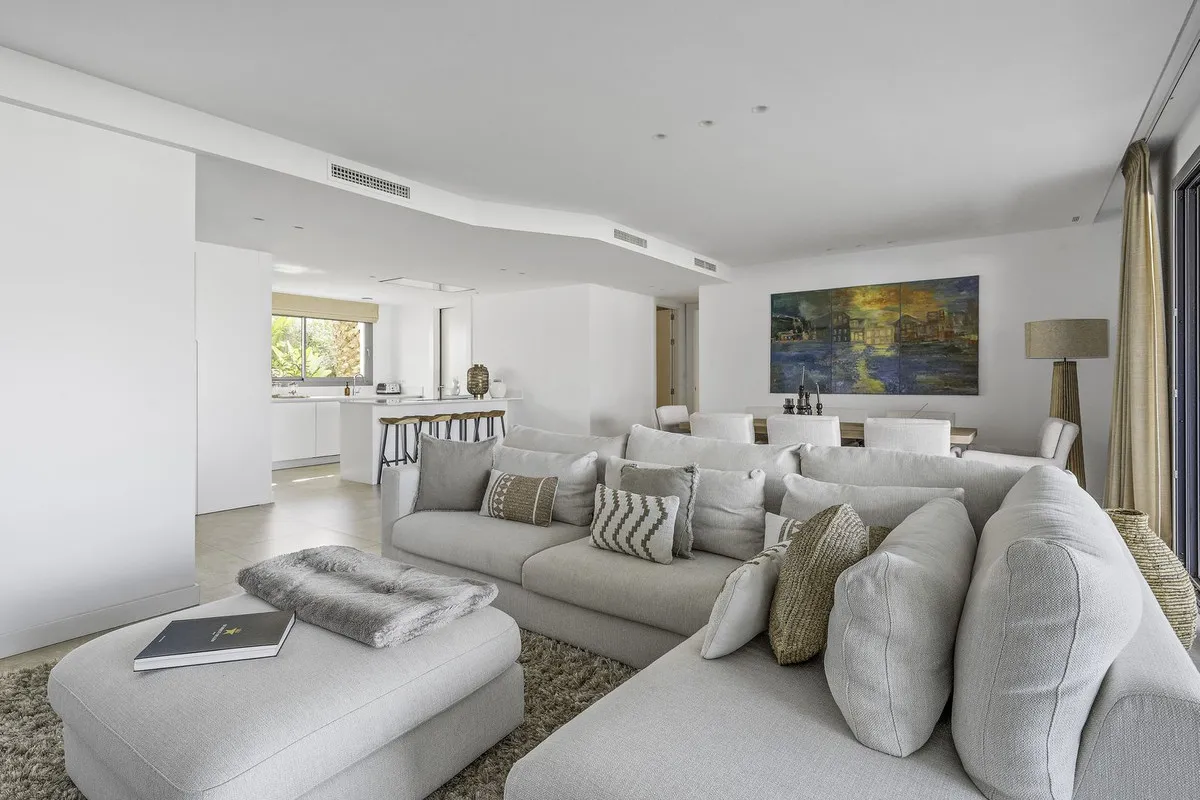 206dd716-b102-4f33-a7de-19a74892f2cd