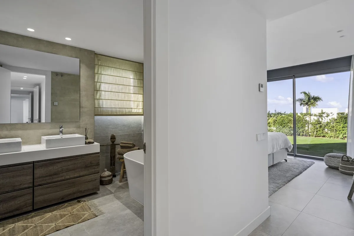 2bf78507-79a7-405d-a2f1-3ddca1c76123