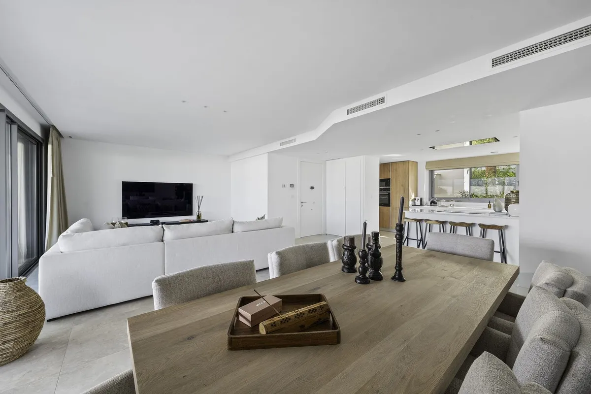 8beb4e96-b3c7-48e0-b375-2e0a7c9f97ed