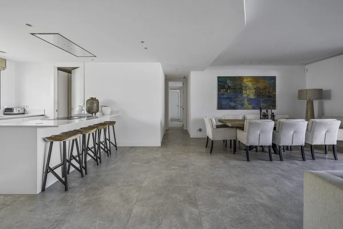 8e3256aa-0536-4172-bd9e-20f8a2960957