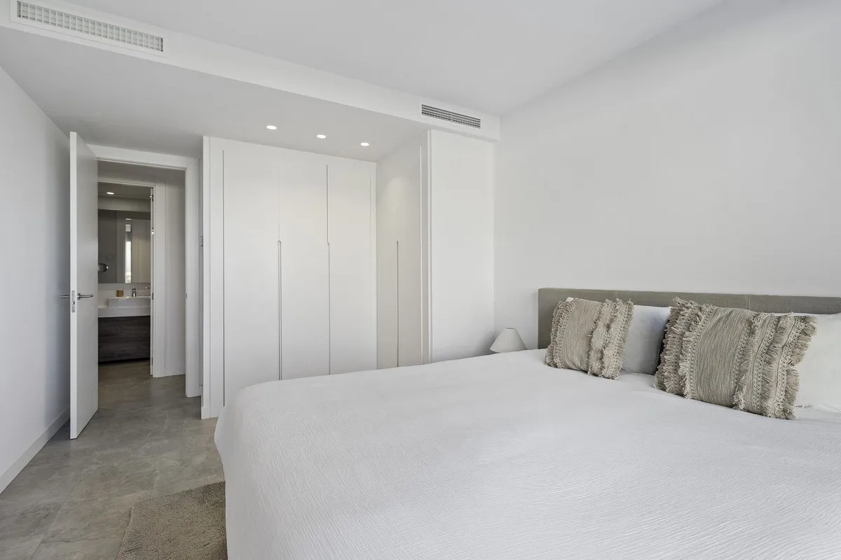 e59df350-a53c-4aa6-bcf5-606704373f04