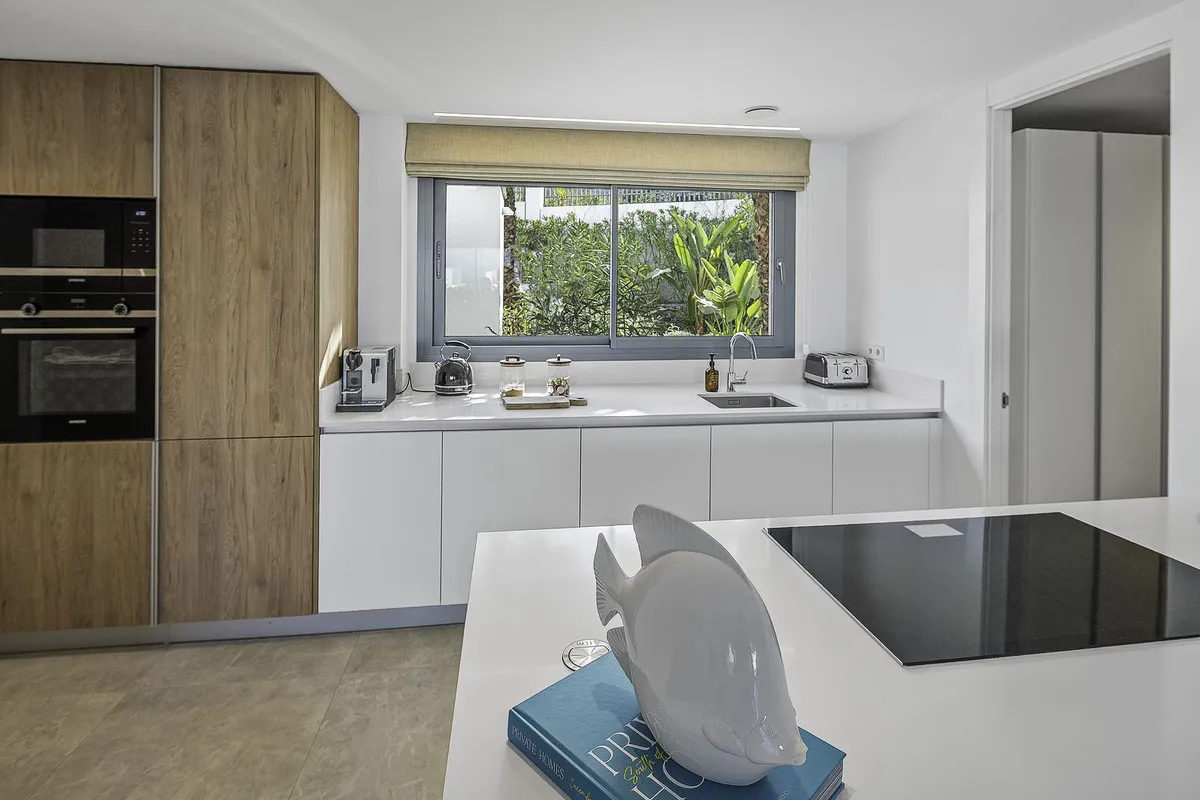 e9185d25-bbfd-479e-8e92-bcdf41d04b7b