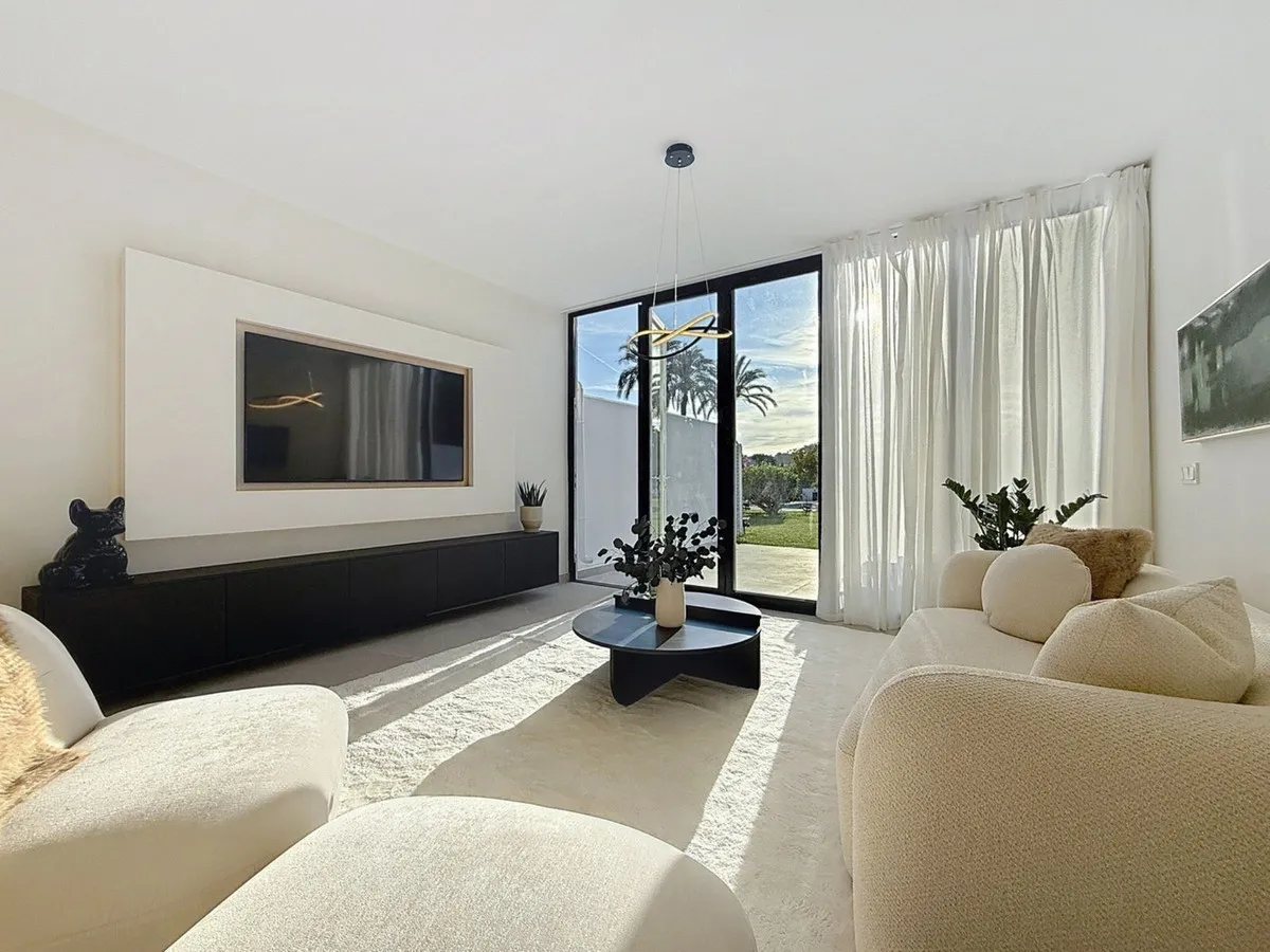 12a09829-43b5-422d-b9b6-50f9bb41564e