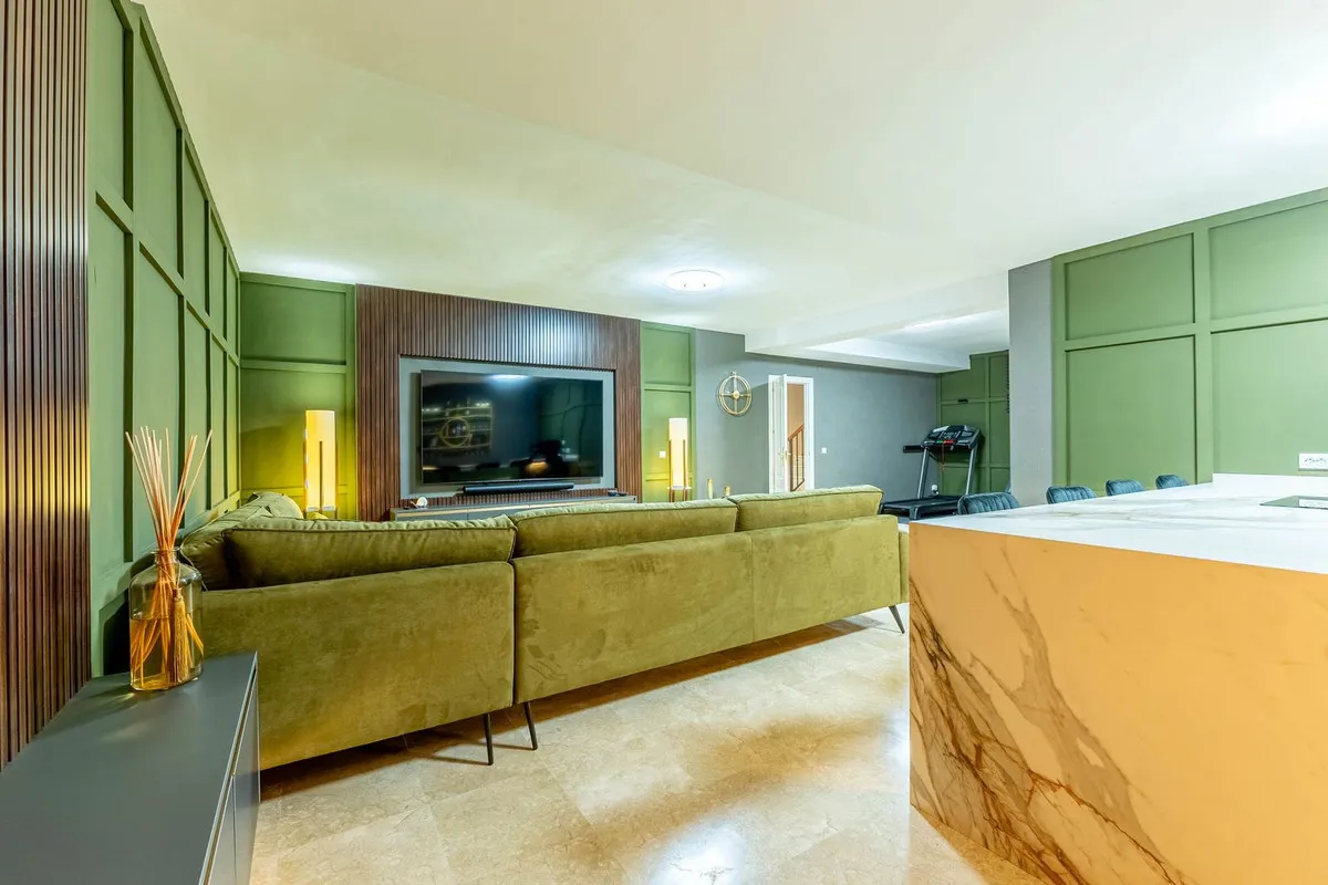 ea5f9c7f-c6a8-443f-ba72-02094053916b