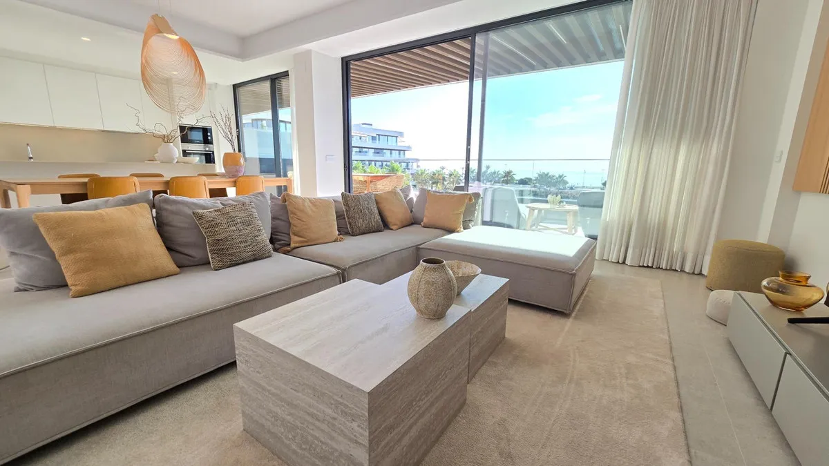 39f9e910-e6da-4d39-8588-f25147676b86