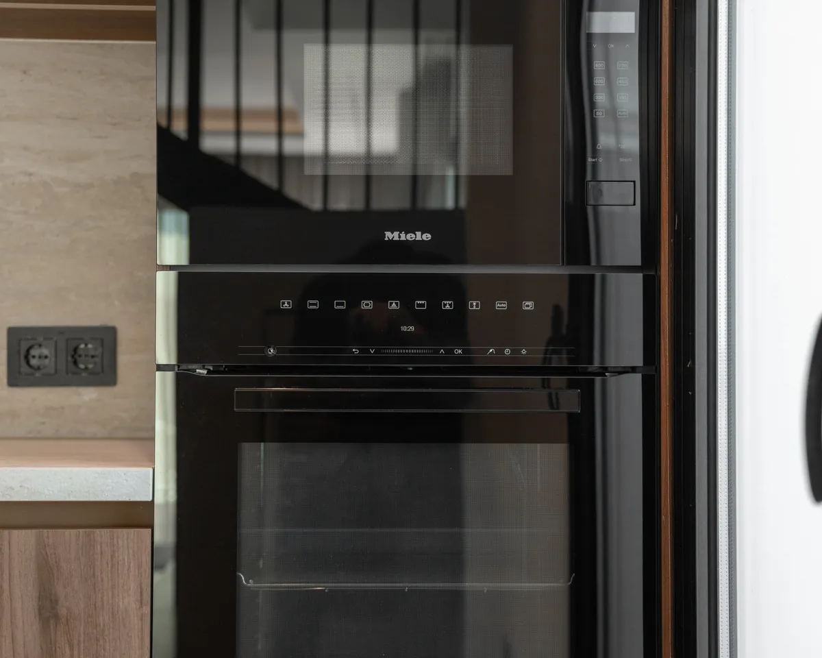 1e1f9ee9-eb68-4490-9e7b-95c27409f49d