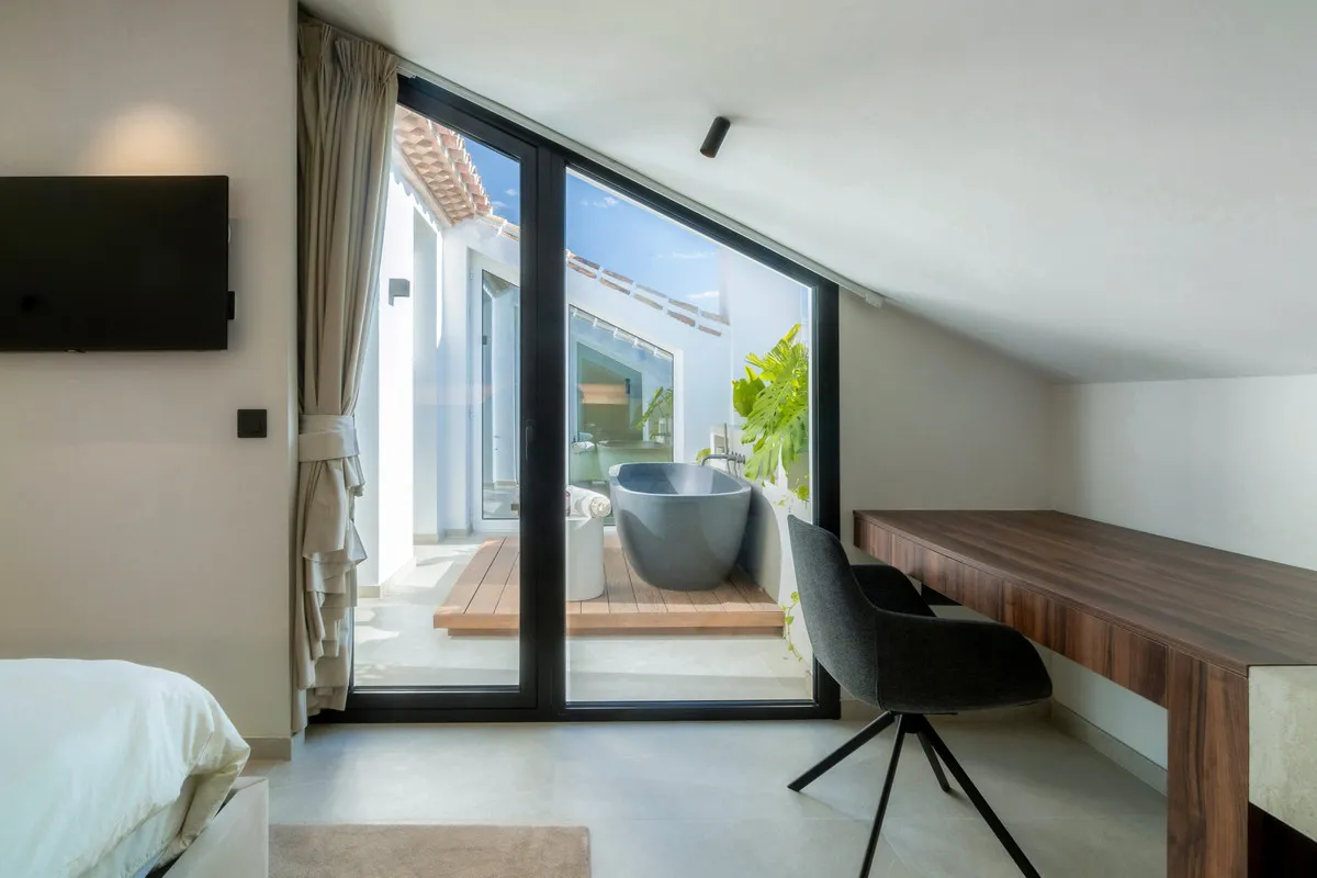 2bccd120-c6bb-4614-b1f2-320854ddc5c8