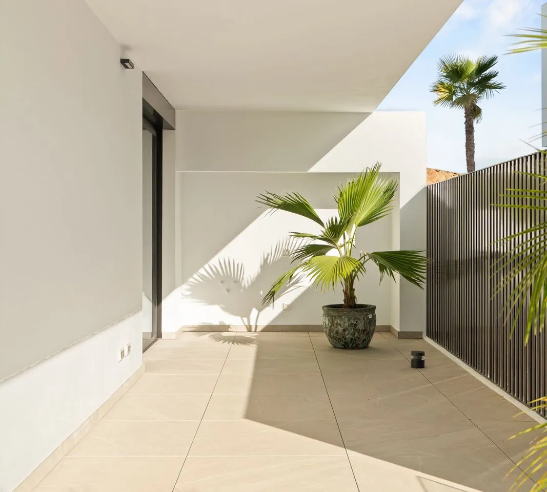 04ad66d6-67c8-43c0-ad36-7db5a17d24a3