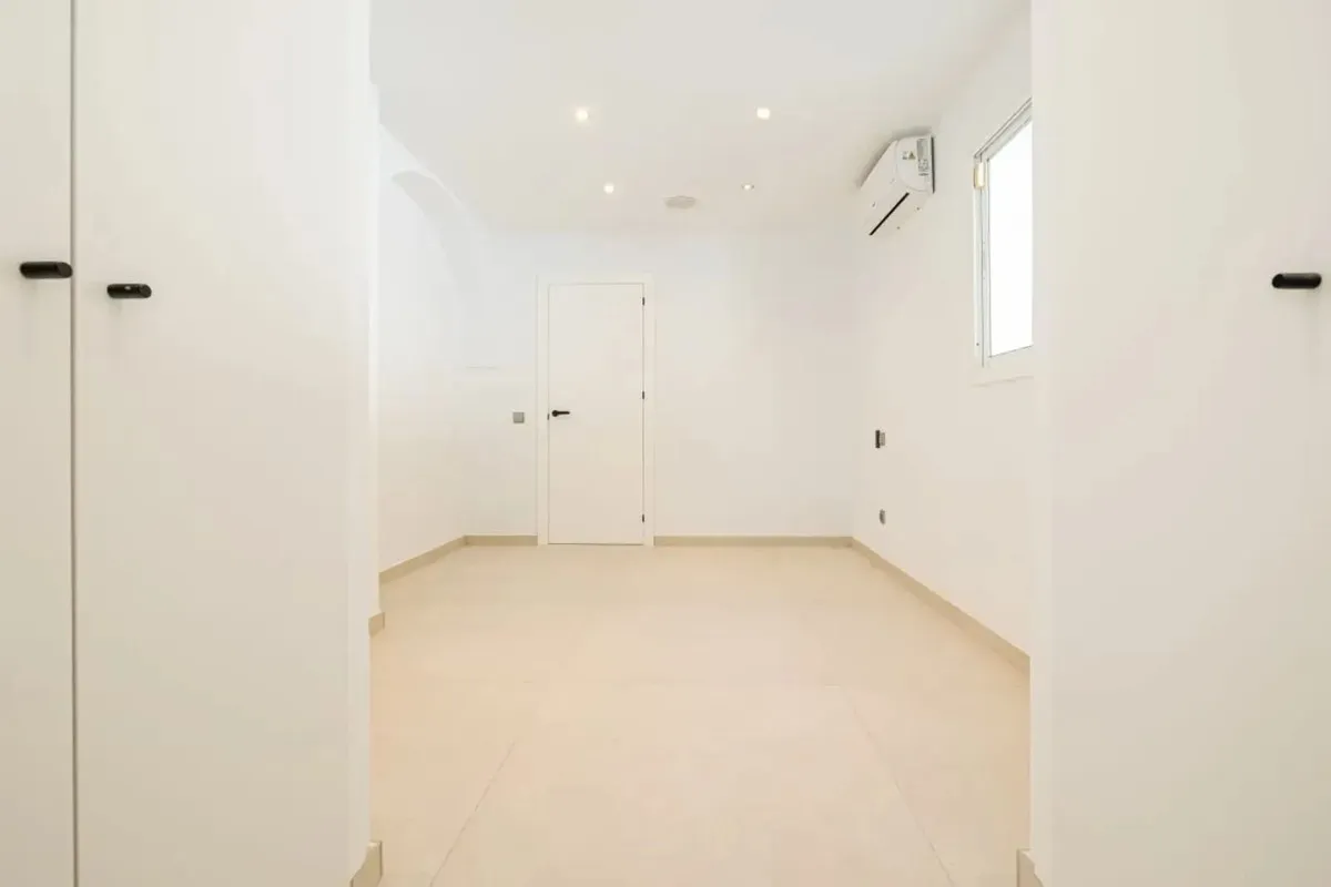 ab22d437-a83a-4682-8d56-b6dadedad7c5