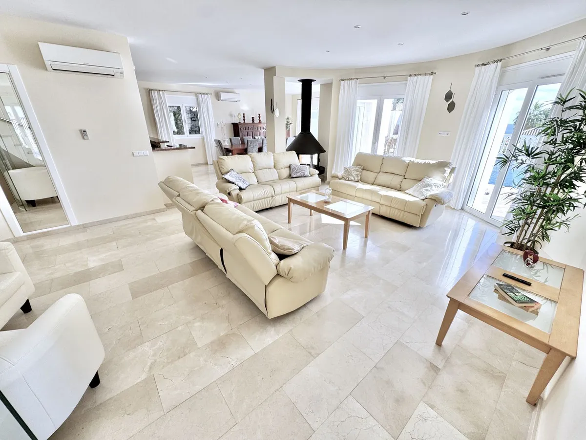 c0bfc017-a280-4aca-bdc6-62a3416f34c4