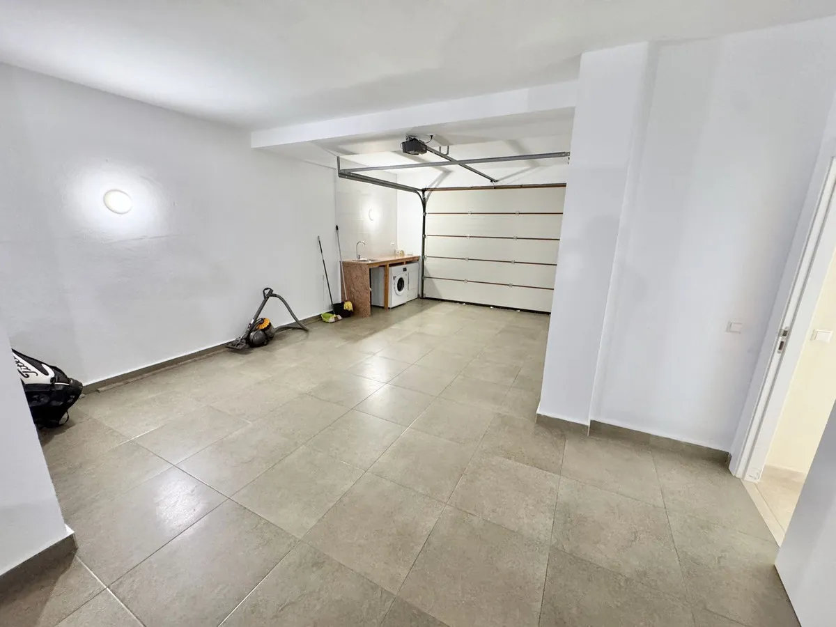 c2e8d3f6-e082-4a5a-8d4c-49d580e04bbe