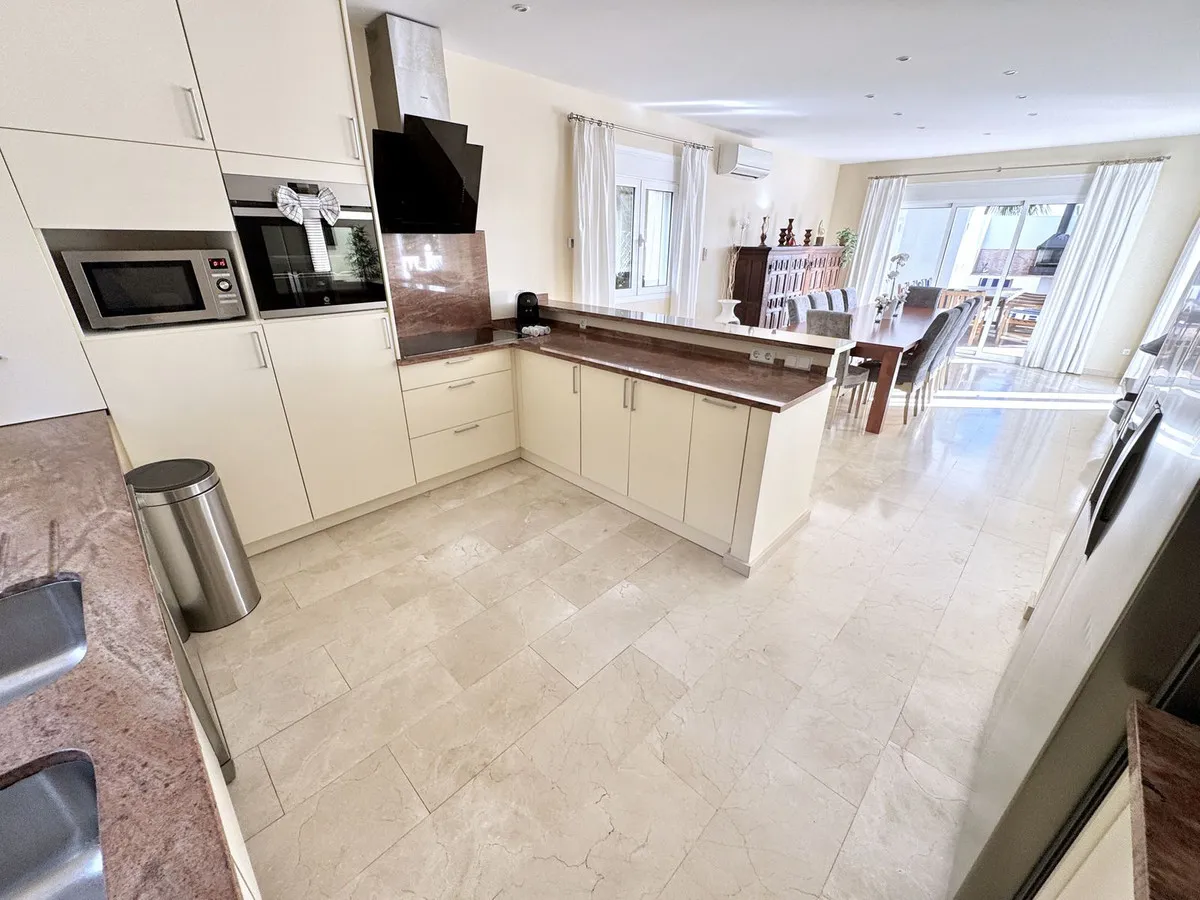 eee9dd46-d913-496a-ba04-abb3725eabfd