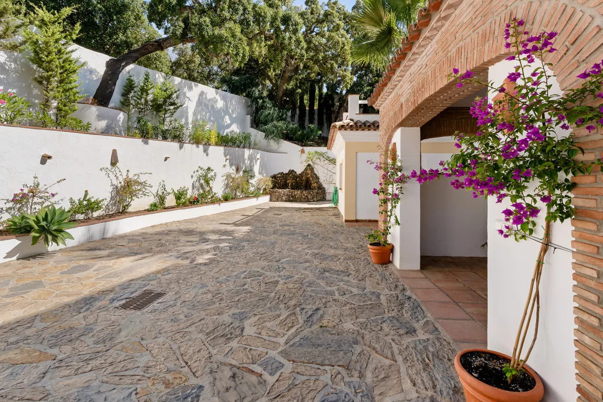 391e7749-2da2-4d4c-a385-114358774b5b