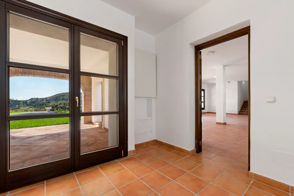 b8922b93-61d0-4fbe-befc-9690b5e6c43d