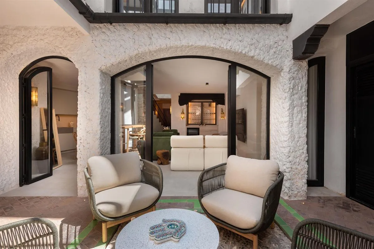 c951c9bb-97ca-474e-bf3f-1cfc1c26b91b