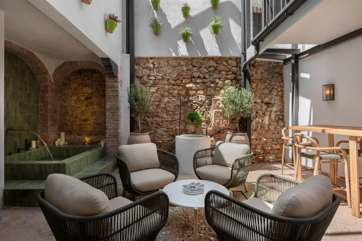 ff352eb4-2331-4192-a7f2-7509cf23969e