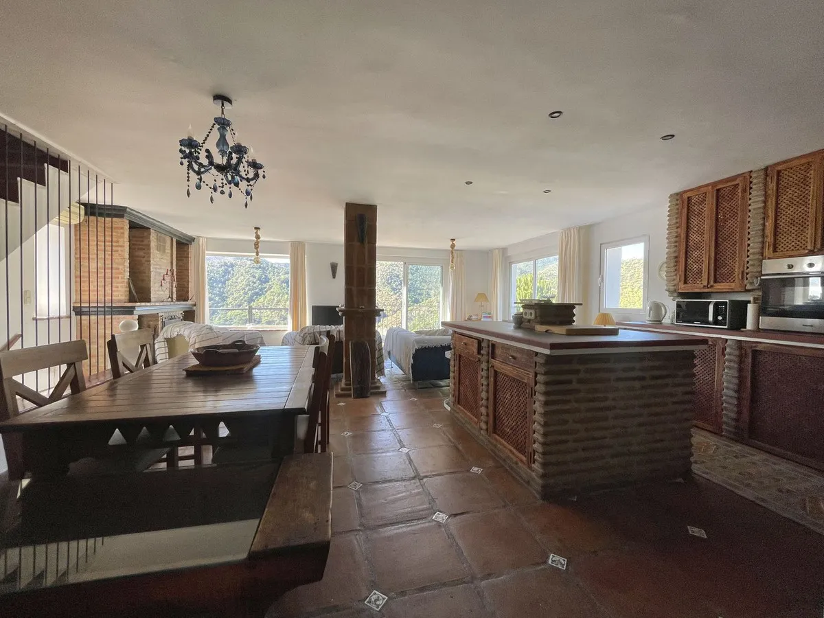 42d59b42-09e7-40c9-8ebe-f438a1ae3e52