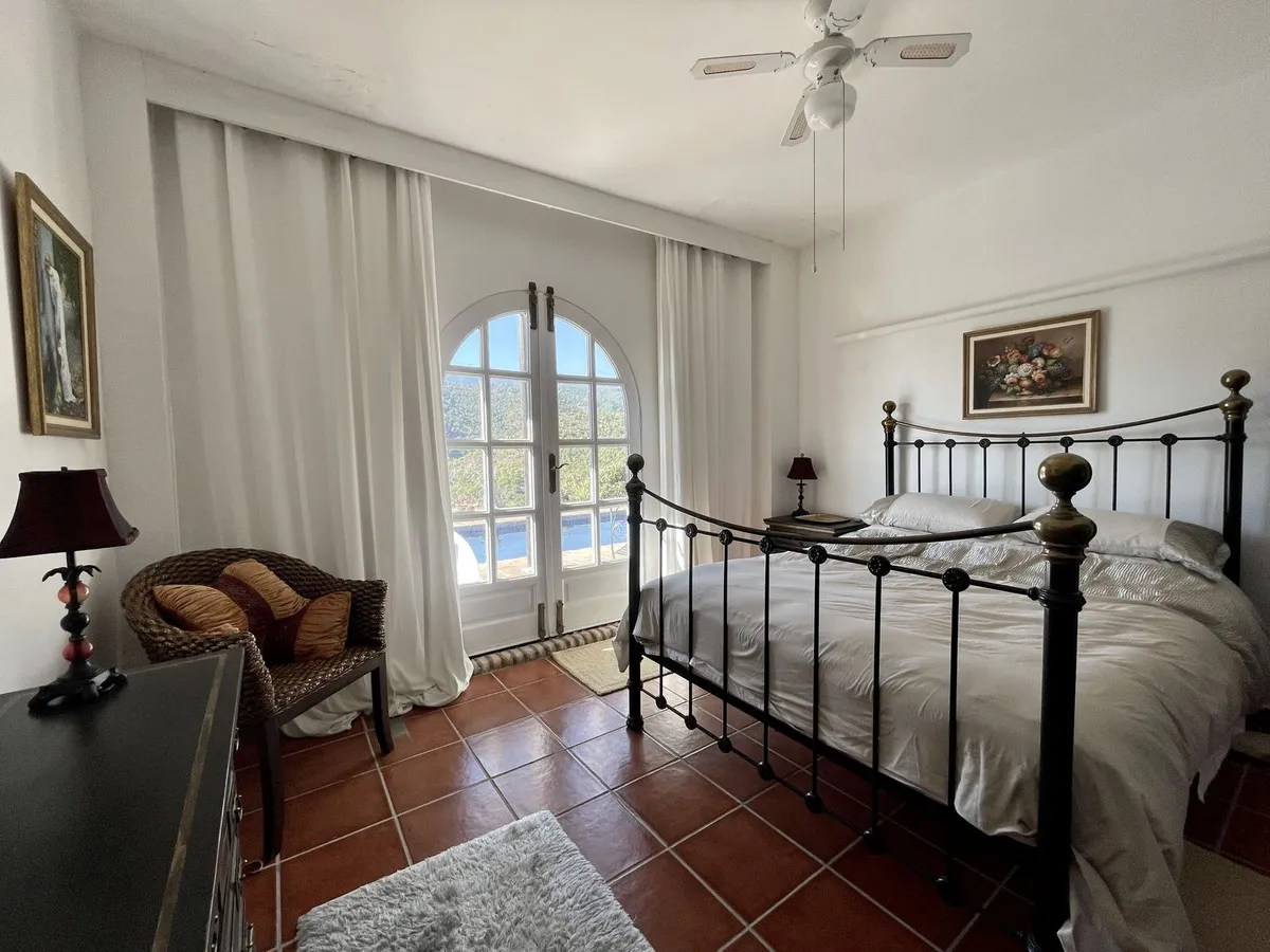 5a621847-c4cc-4612-bba8-b75a12bb5be6