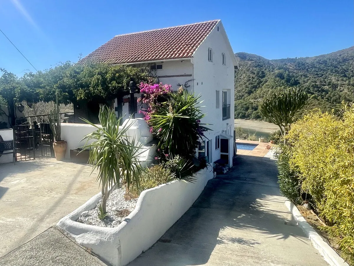 76b75af5-9863-42ba-9e88-c1989d2c12b9