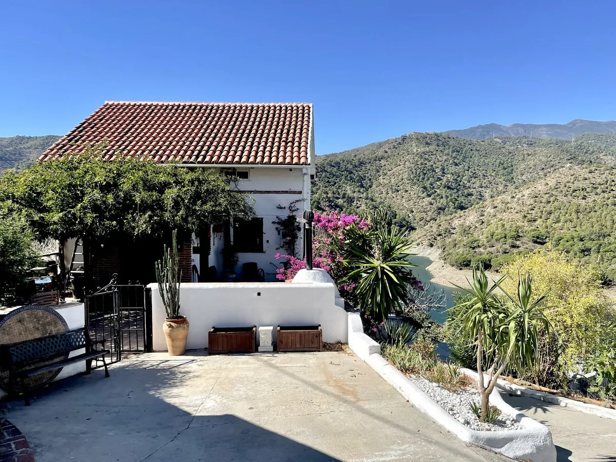 950ce90e-325f-406c-873c-476be1c66709