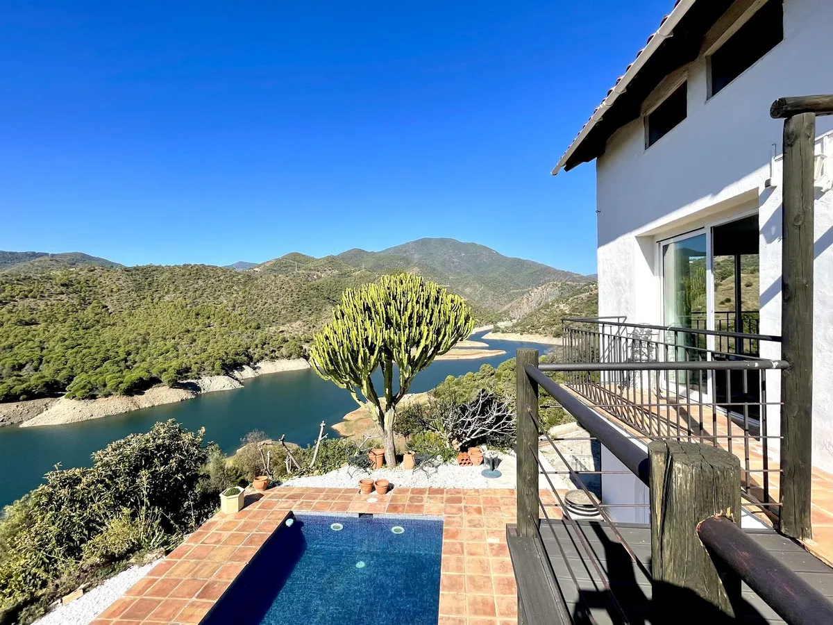 9c18698a-28f0-4b76-956a-a44037c8c335