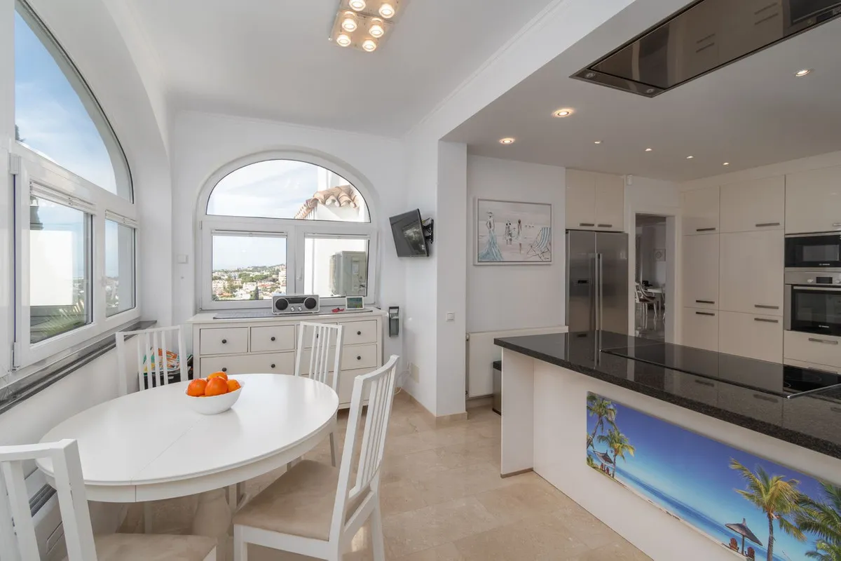 0f051c74-c79f-4a50-9c5a-2bf181e6b5d2