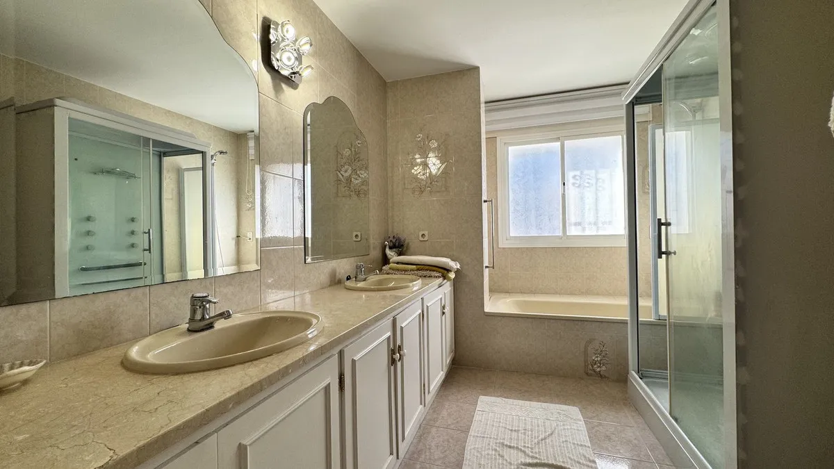 4d03e3aa-7a4d-4d3b-933d-d707b1c085ae