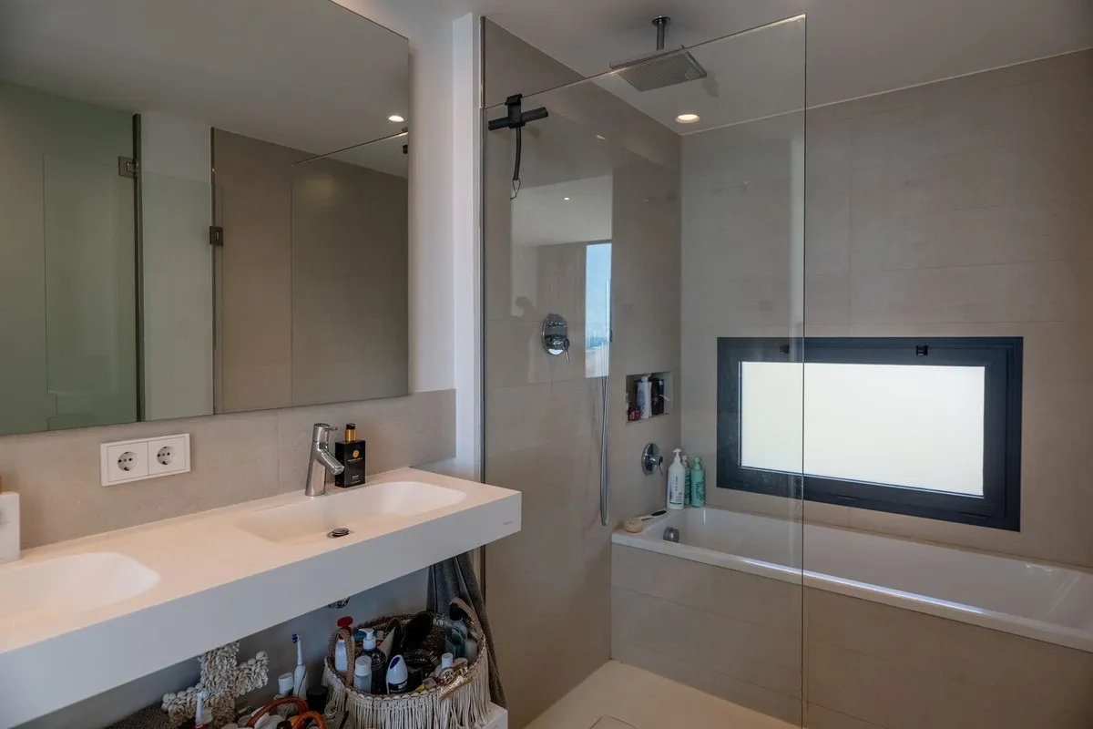 77b4b1c4-31d3-4b09-bee2-501ba34a73d6