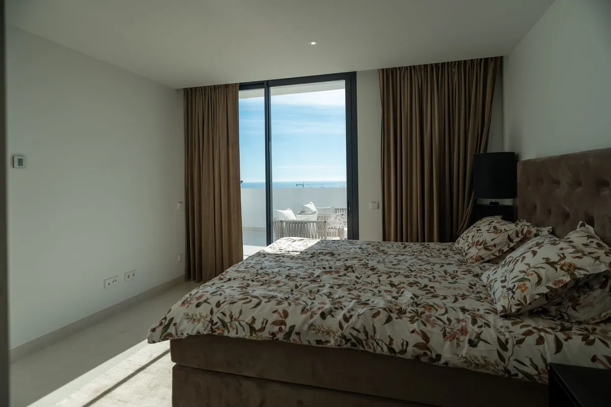 9c9436b5-503a-429a-af7b-53e242148a60