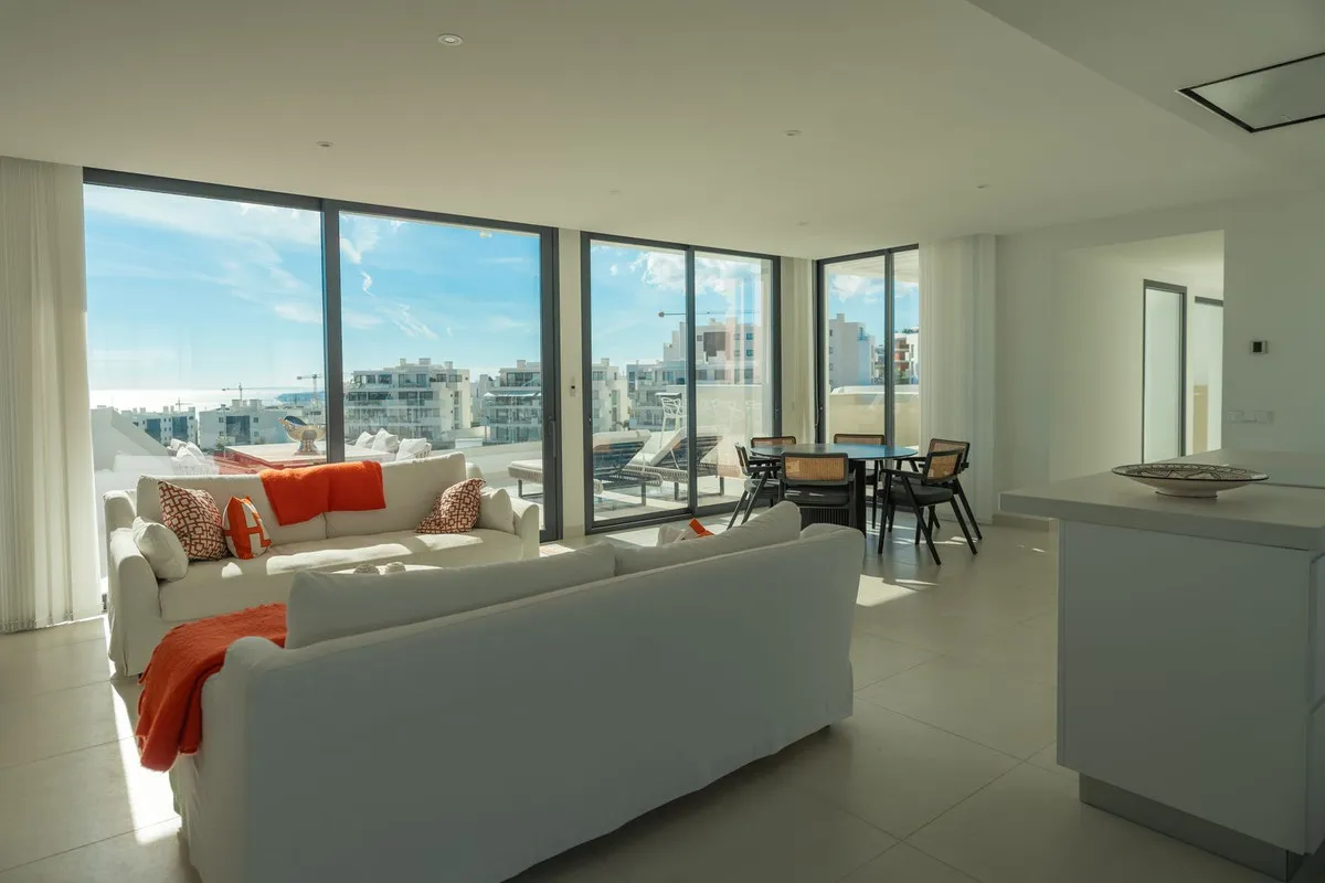 e502e0c4-9127-4473-91e8-2e93c84eccd9