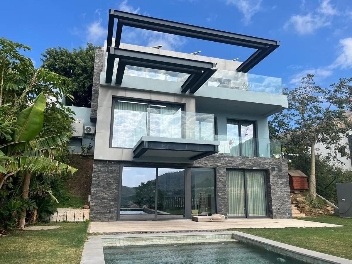 35b2f53e-685a-4d57-9061-3618848a5849