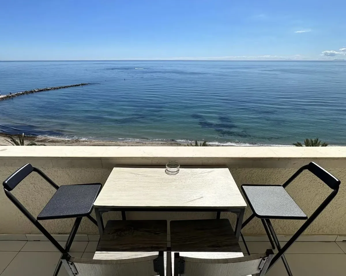 f456294f-1bca-46fa-b7bc-8e630d125ebb