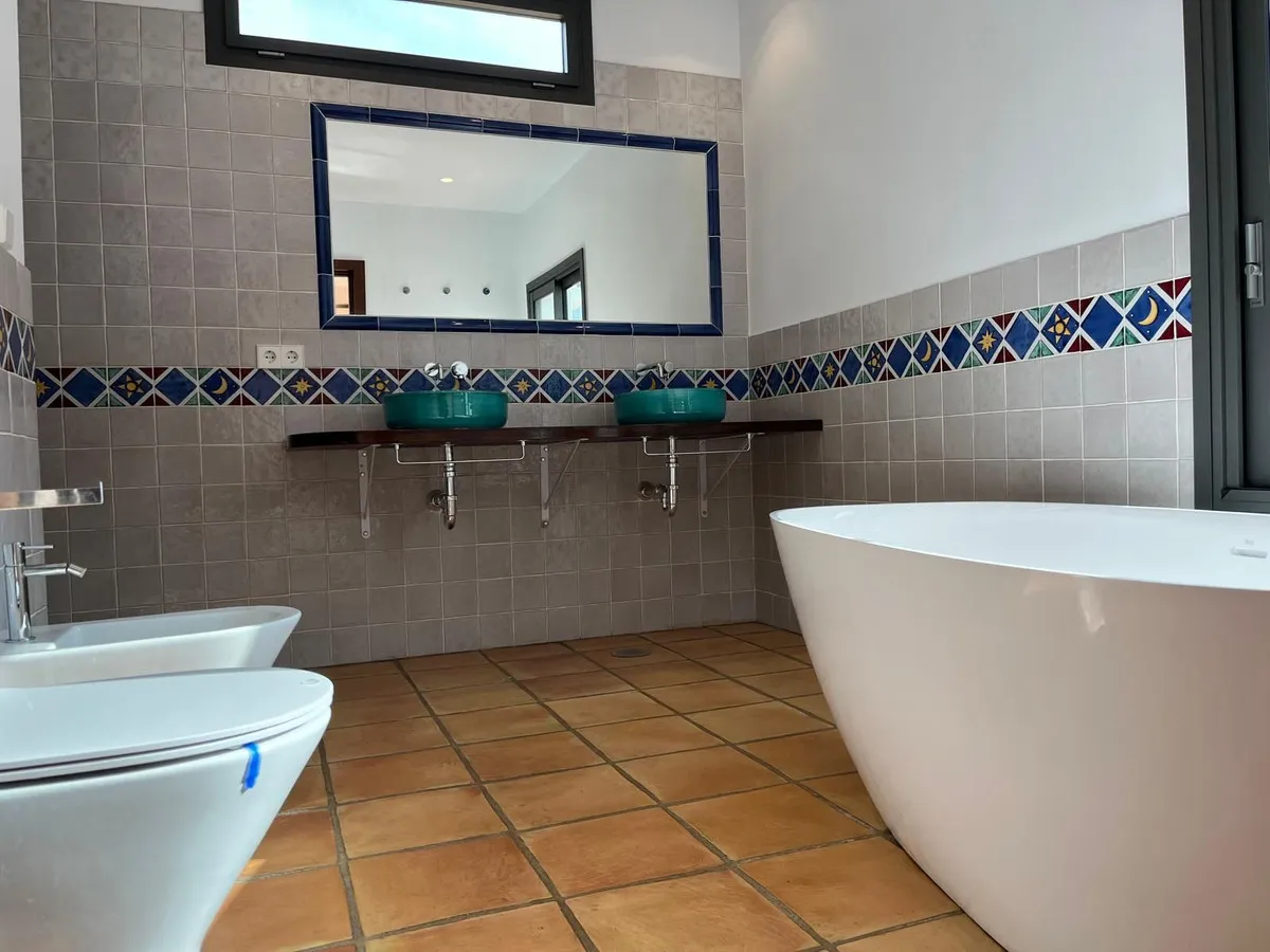 4f581234-8ef7-48d5-b8f4-5c482f8a05ab