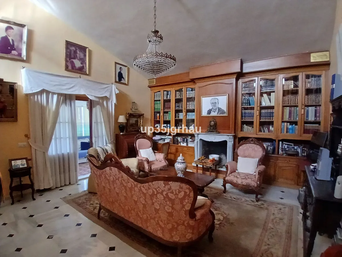 b46fb493-692a-4426-bd50-44b4deb6b08f