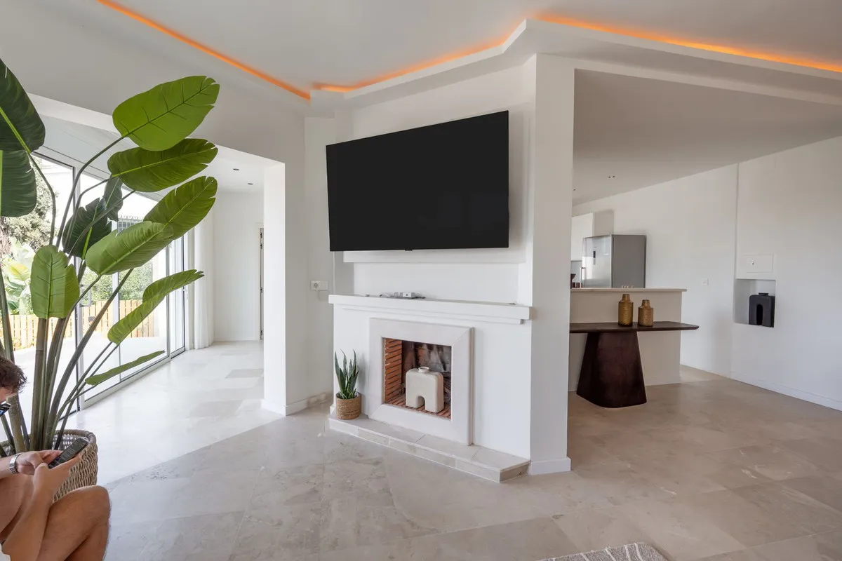 594c63a1-023d-4049-85c7-976437b3ba31