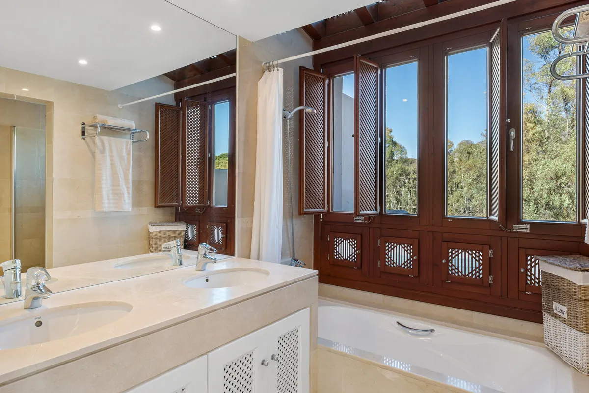 46ed8562-6f1c-454b-bcb8-9ce97ccc2403