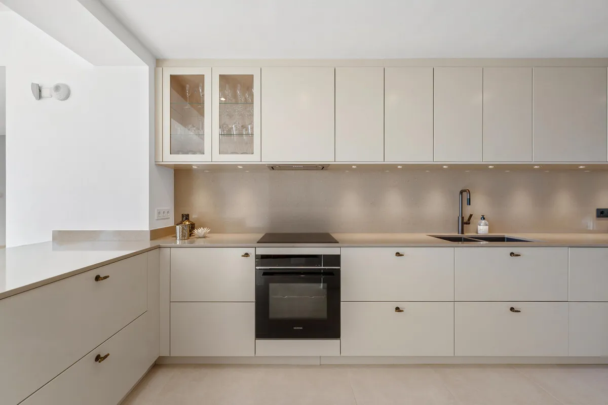 d4047369-a434-4ccb-8169-2eeec951f919