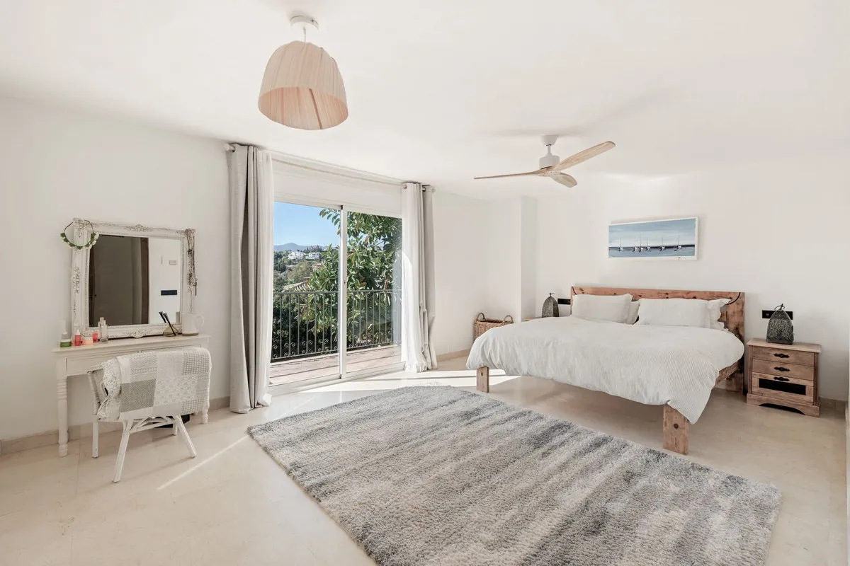 95f53579-52a1-4178-bef8-d7a204ca3acd