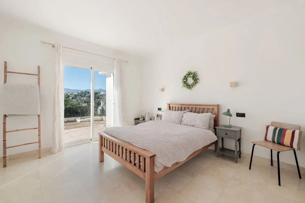 96b16bd9-9dd9-46bf-8291-71a7c83a27ec