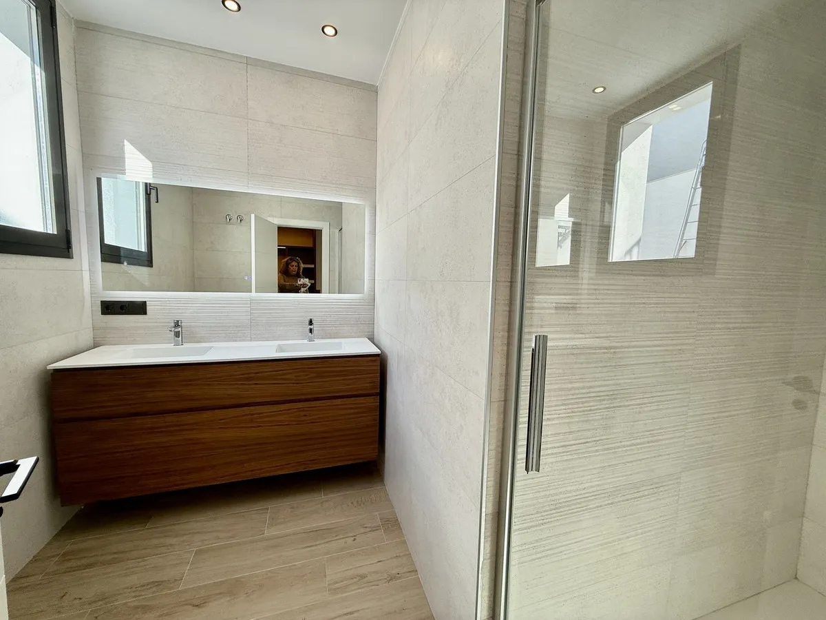 99ed5c78-2cf7-4f82-b93c-babd3b383007