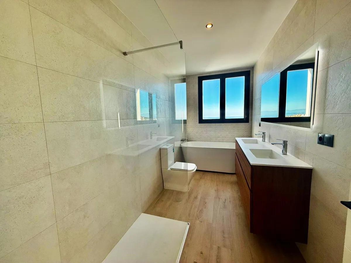 e5a230e2-4d93-4608-a2a0-9470fd3f5da0