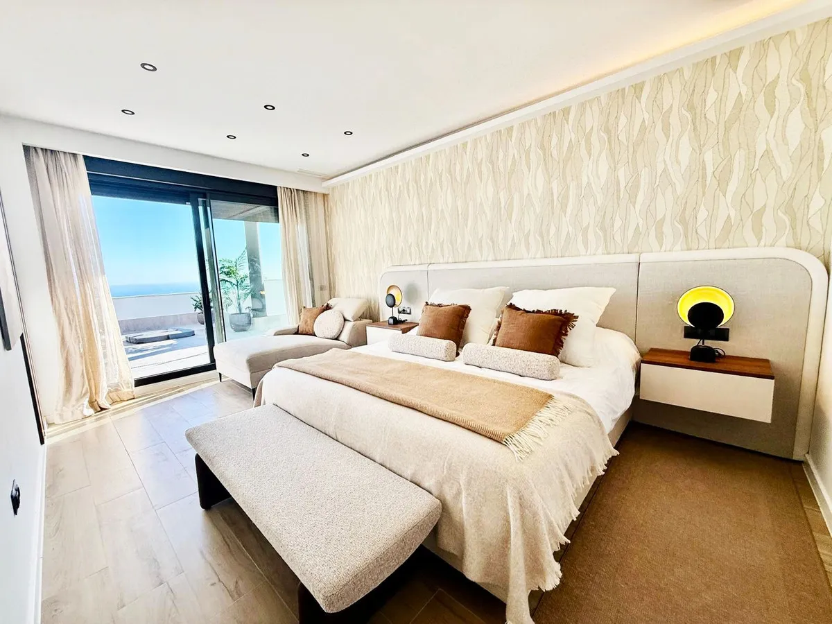 ffa07da9-5b42-4c9e-92a8-c70f092df1bb