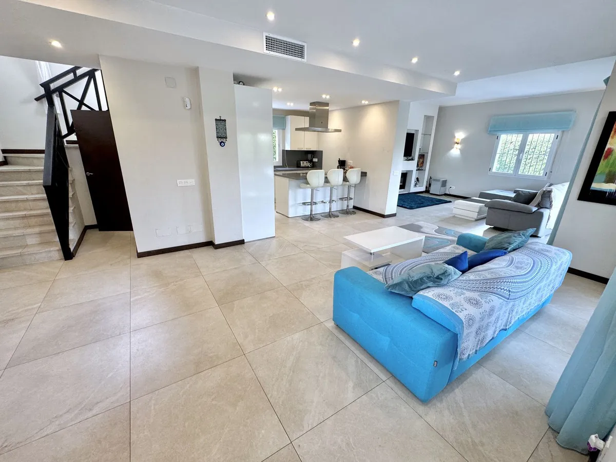 53fa171b-4648-47ed-b085-91184875e330