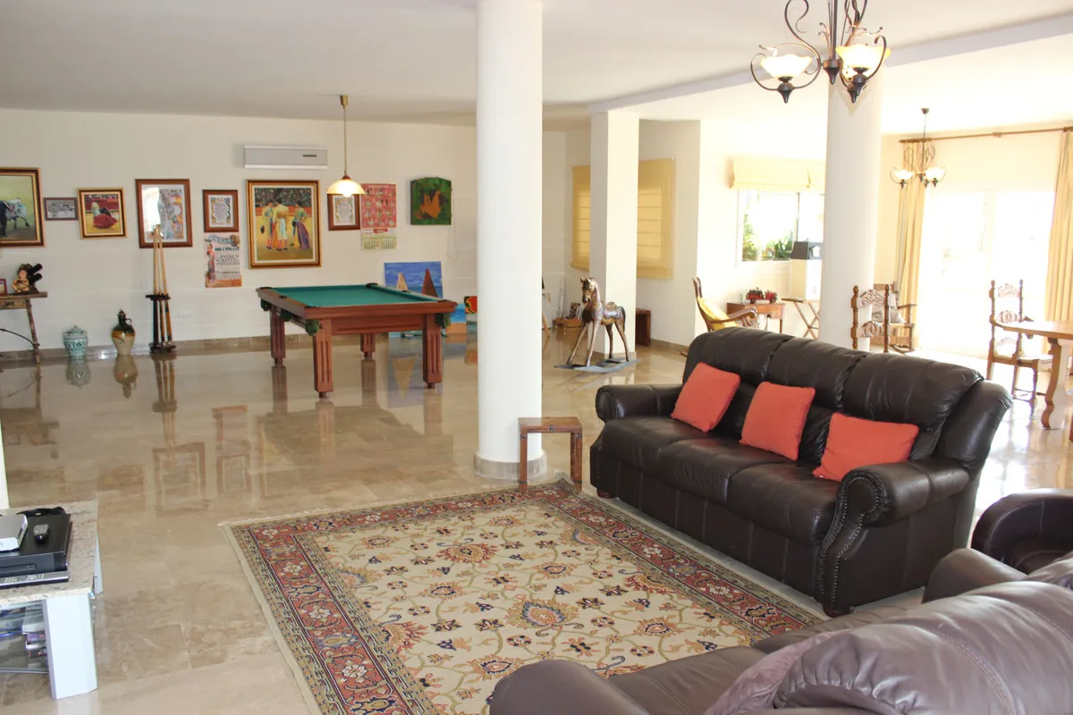 49d5df51-487e-4e21-bd54-d3a28f002e01