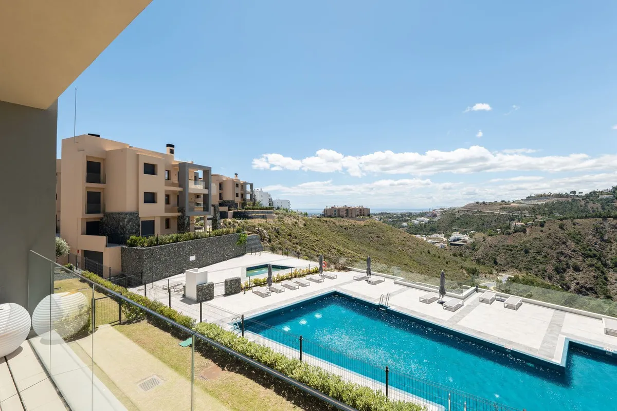 33e727f8-0c37-42ef-bbc1-0a1fc03cf933