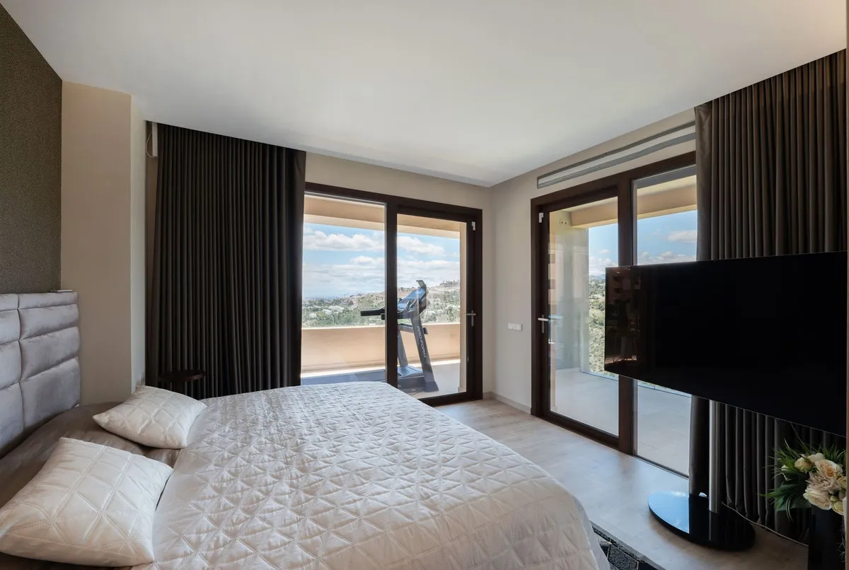 351bb9bb-c30a-4fa4-b5c0-bb325ee52469