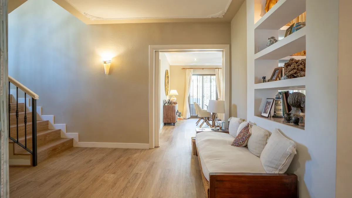 b12706c2-c4a7-41c4-b382-98b8c69e906c