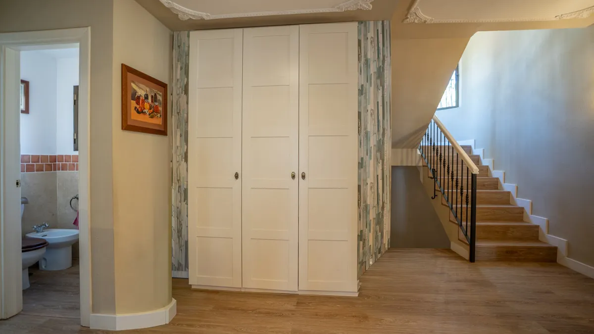 ec65dacb-ef04-46ce-9583-f2bc20801e39